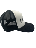 LFS kepons ar izšūtu logo